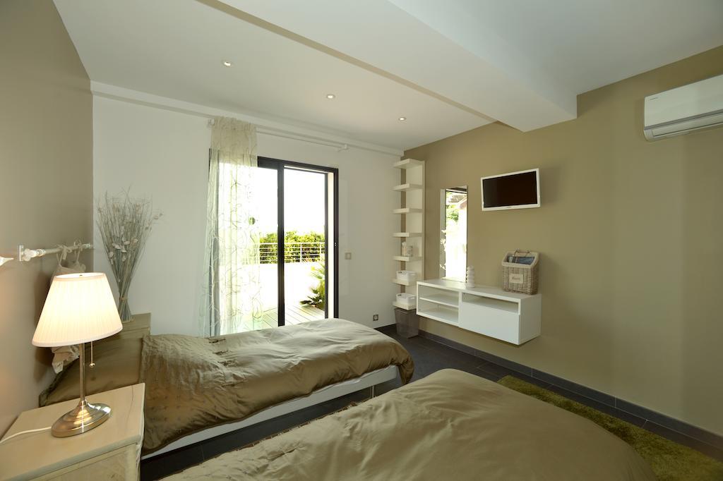 Villa Louancelie B&B Cavalaire-sur-Mer Ruang foto
